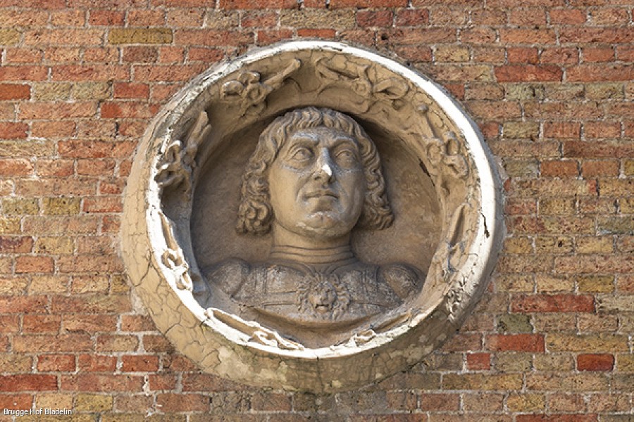 Medaillon in toegang